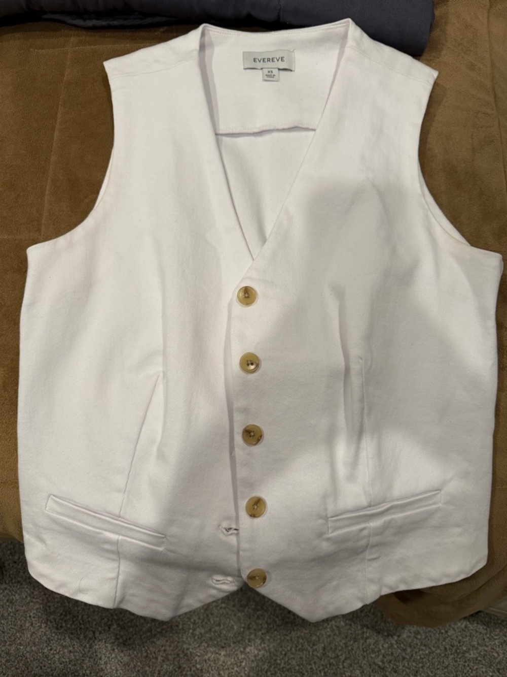 Evereve White Sleeveless Button Vest